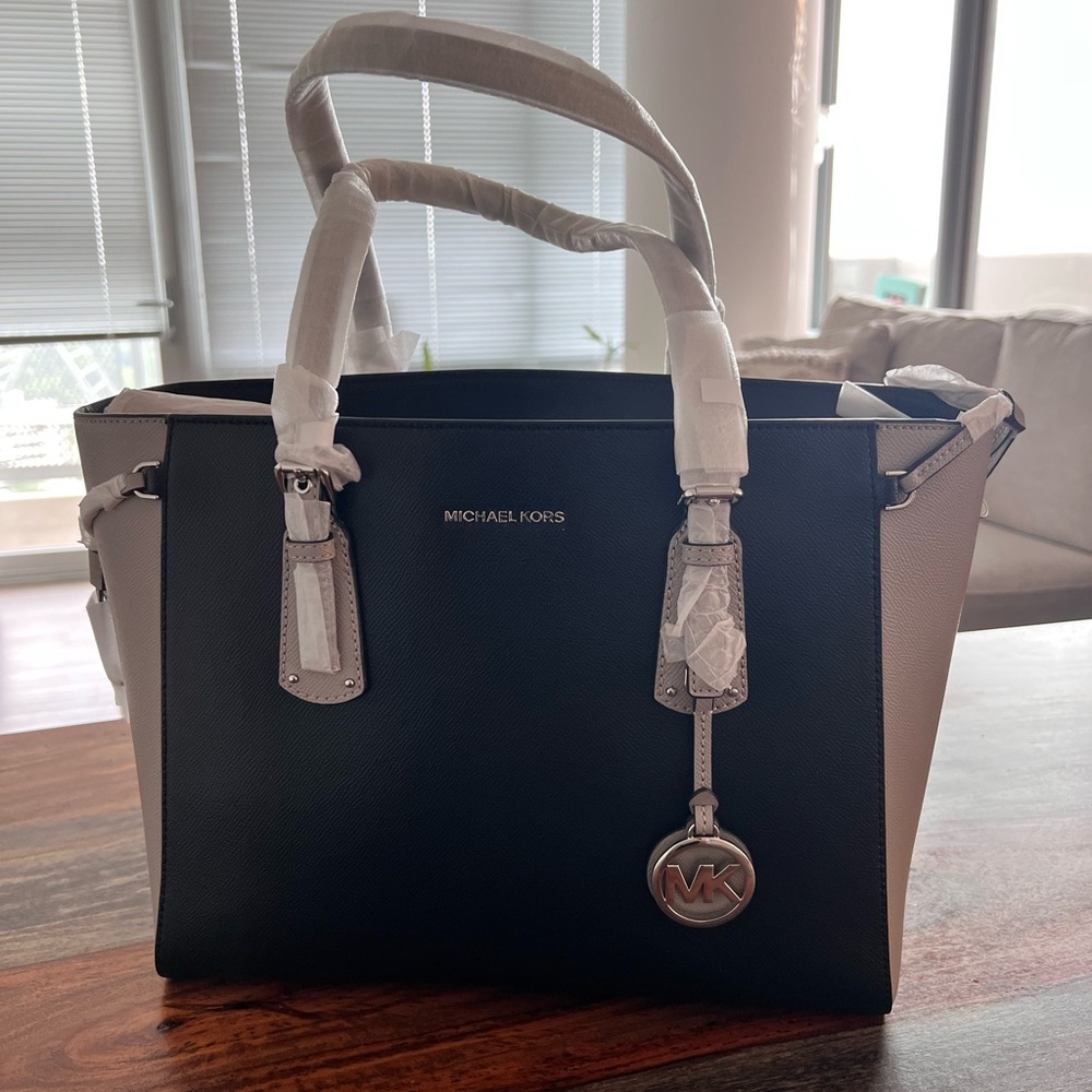Michael Kors Voyager Medium Tote Bag